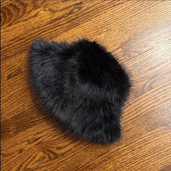 Urban Outfitters Fluffy Faux Fur Bucket Hat One Size - Picture 5 of 7